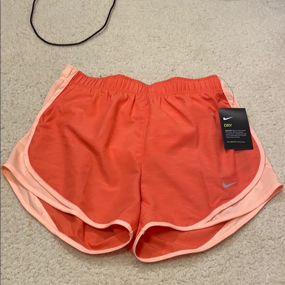 Nike Pants - NWT Nike shorts